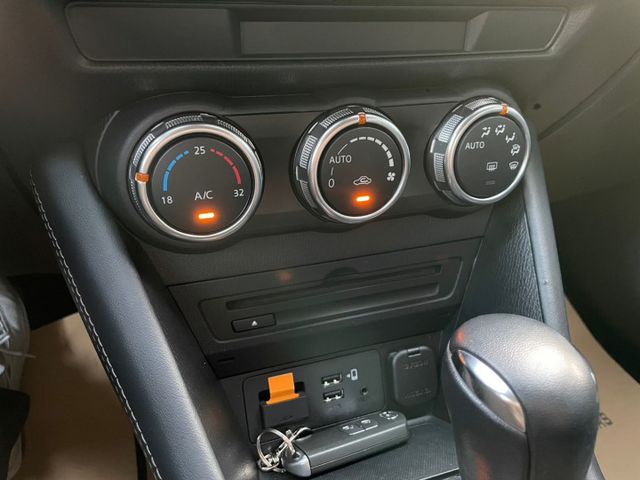 小改款頂級型/新車保固中原廠保養/LED頭燈/IKEY/定速巡航/藍芽/導航/倒車顯影/CAR PLAY/電子手煞車  第12張相片