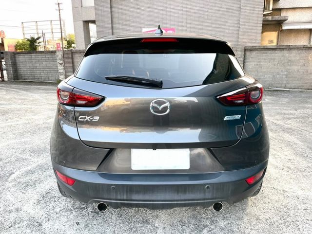 小改款頂級型/新車保固中原廠保養/LED頭燈/IKEY/定速巡航/藍芽/導航/倒車顯影/CAR PLAY/電子手煞車  第19張相片