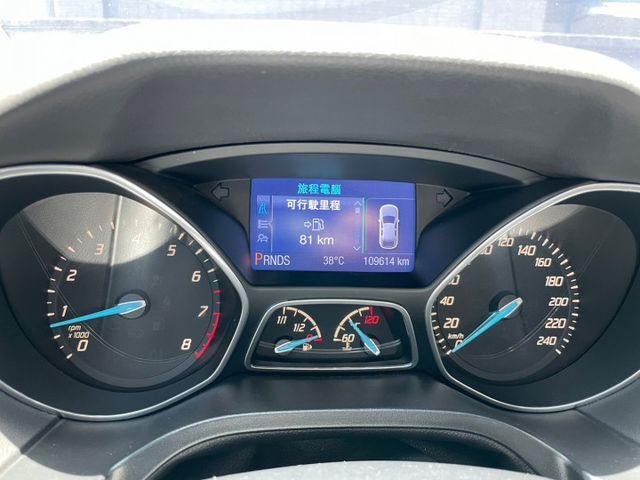 2.0S汽油運動型/雙前座賽車椅/里程跑少/天窗/雙區恆溫/定速巡航/循跡防滑/藍芽/斜坡起步輔助/光感應頭燈雨滴感應  第9張相片