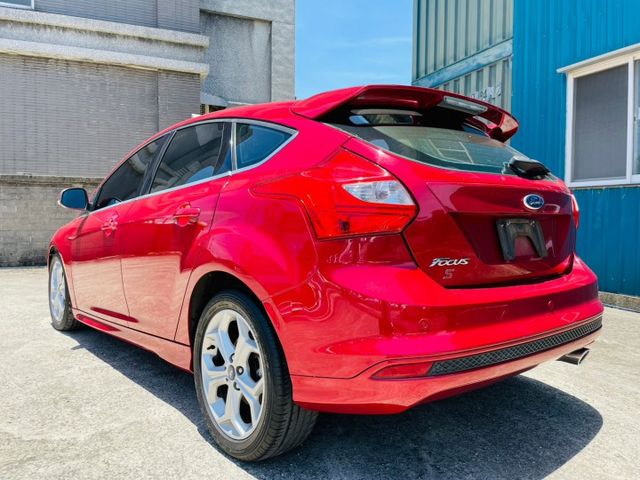 2.0S汽油運動型/雙前座賽車椅/里程跑少/天窗/雙區恆溫/定速巡航/循跡防滑/藍芽/斜坡起步輔助/光感應頭燈雨滴感應  第17張相片