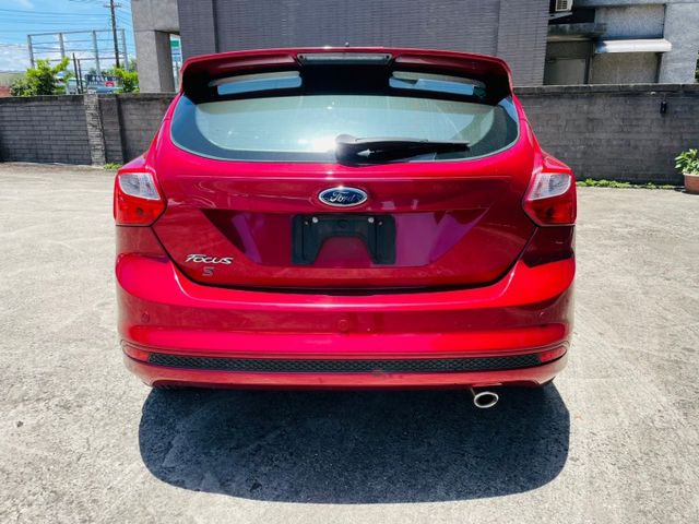 2.0S汽油運動型/雙前座賽車椅/里程跑少/天窗/雙區恆溫/定速巡航/循跡防滑/藍芽/斜坡起步輔助/光感應頭燈雨滴感應  第18張相片