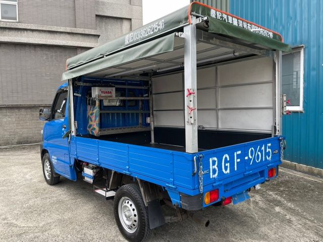 極新超低里程僅跑8千/三面掀/自動頭燈/頭燈水平調整/藍芽/加裝一顆電瓶可充電  第14張相片