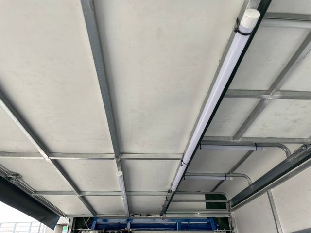 極新超低里程僅跑8千/三面掀/自動頭燈/頭燈水平調整/藍芽/加裝一顆電瓶可充電  第17張相片