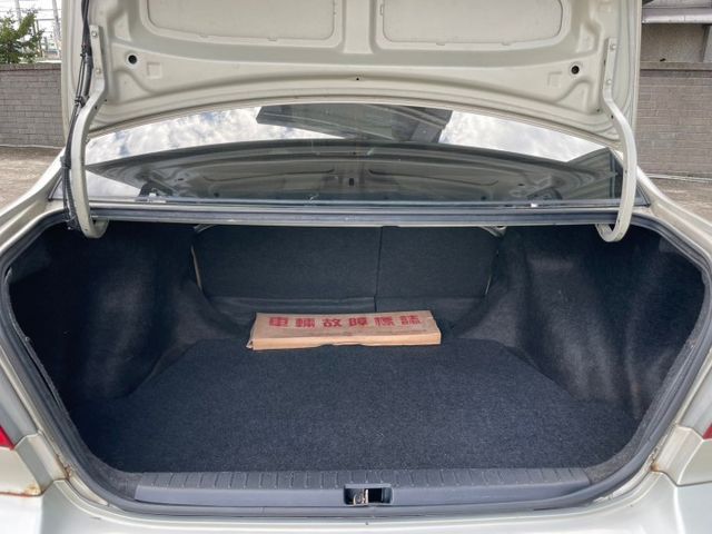 優質代步車/里程僅跑17萬/引擎變速箱機能件正常/冷氣涼/外觀普普也可烤漆翻新  第13張相片