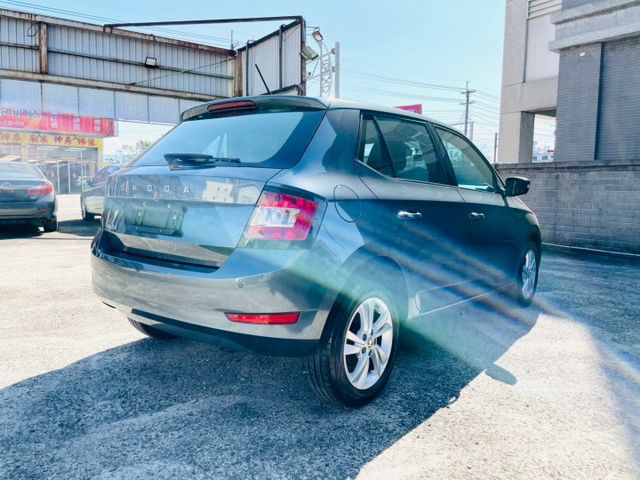 優質進口掀背小車首選/ACC跟車/LED日行燈/CARPLAY/盲點/倒車顯影/循跡防滑/自動緊急煞車/ISOFIX  第19張相片