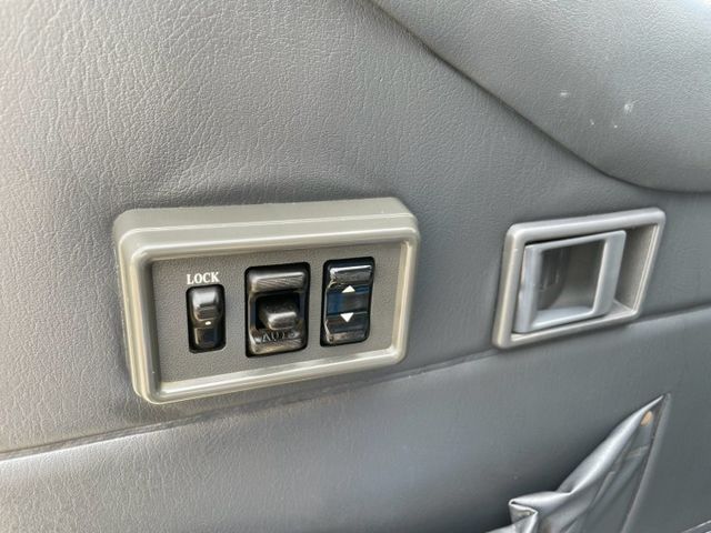 超優質賺錢發財貨車/油壓尾門/里程僅跑12 萬/電動窗/頭燈水平調整  第6張相片