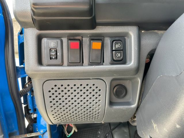 超優質賺錢發財貨車/油壓尾門/里程僅跑12 萬/電動窗/頭燈水平調整  第7張相片