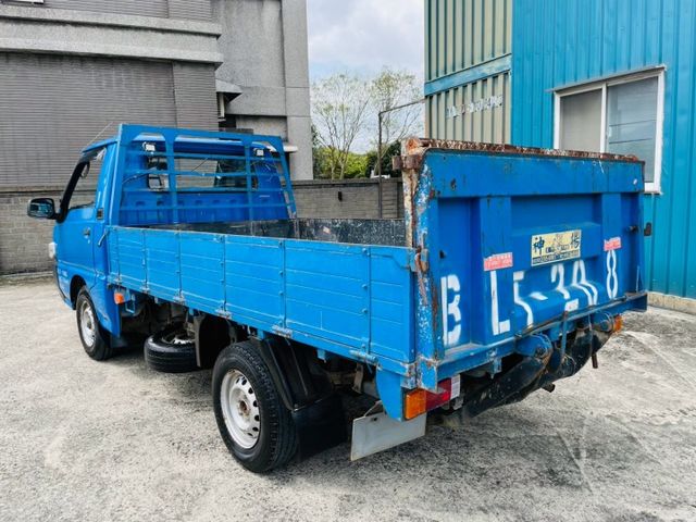 超優質賺錢發財貨車/油壓尾門/里程僅跑12 萬/電動窗/頭燈水平調整  第11張相片