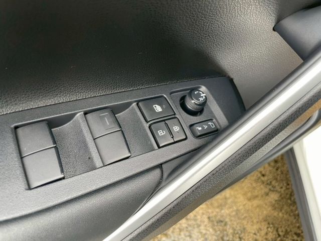 全車原版件內裝氣氛佳/IKEY摸門/ACC跟車/AEB自動緊急煞車/方向盤快控鍵/頭燈水平調整/恆溫/ISOFIX/胎偵  第6張相片