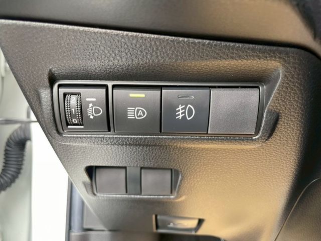 全車原版件內裝氣氛佳/IKEY摸門/ACC跟車/AEB自動緊急煞車/方向盤快控鍵/頭燈水平調整/恆溫/ISOFIX/胎偵  第7張相片
