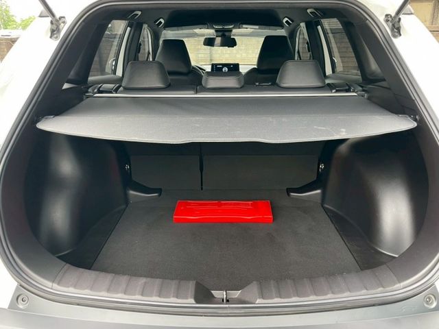 全車原版件內裝氣氛佳/IKEY摸門/ACC跟車/AEB自動緊急煞車/方向盤快控鍵/頭燈水平調整/恆溫/ISOFIX/胎偵  第14張相片