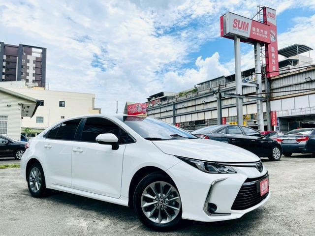 豪華版/全車原版件/超低里程/內裝氣氛佳/ACC跟車/恆溫/方向盤快控鍵/藍芽/頭燈水平調整/胎壓偵測/後座出風口  第3張相片