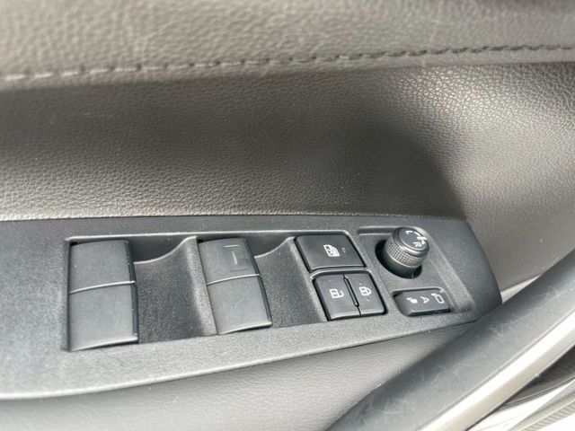 豪華版/全車原版件/超低里程/內裝氣氛佳/ACC跟車/恆溫/方向盤快控鍵/藍芽/頭燈水平調整/胎壓偵測/後座出風口  第6張相片