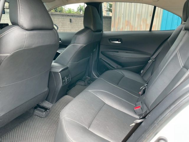 豪華版/全車原版件/超低里程/內裝氣氛佳/ACC跟車/恆溫/方向盤快控鍵/藍芽/頭燈水平調整/胎壓偵測/後座出風口  第13張相片