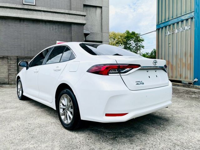 豪華版/全車原版件/超低里程/內裝氣氛佳/ACC跟車/恆溫/方向盤快控鍵/藍芽/頭燈水平調整/胎壓偵測/後座出風口  第15張相片