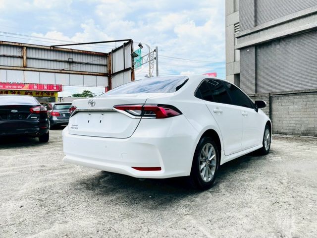 豪華版/全車原版件/超低里程/內裝氣氛佳/ACC跟車/恆溫/方向盤快控鍵/藍芽/頭燈水平調整/胎壓偵測/後座出風口  第17張相片