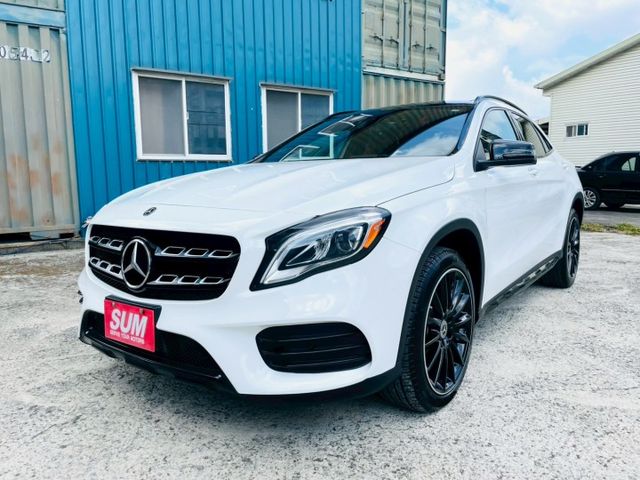 帥氣AMG外觀+夜色套件/211P動力充沛/LED頭燈/HK音響/盲點/全景天窗/換檔撥片/CARPLAY/雙前電熱椅  第1張相片