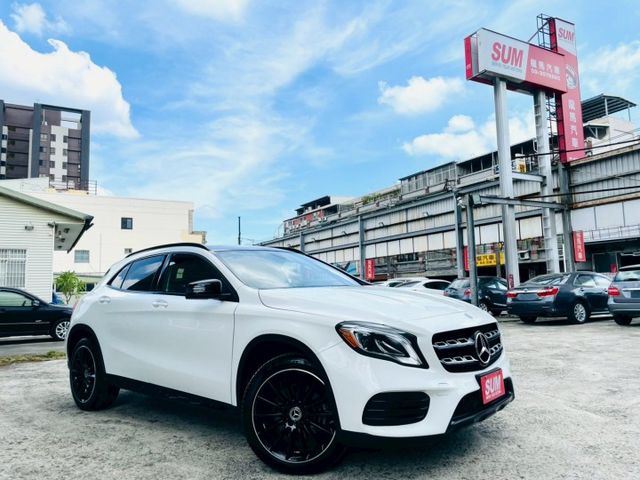 帥氣AMG外觀+夜色套件/211P動力充沛/LED頭燈/HK音響/盲點/全景天窗/換檔撥片/CARPLAY/雙前電熱椅  第3張相片