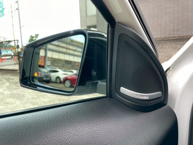 帥氣AMG外觀+夜色套件/211P動力充沛/LED頭燈/HK音響/盲點/全景天窗/換檔撥片/CARPLAY/雙前電熱椅  第6張相片