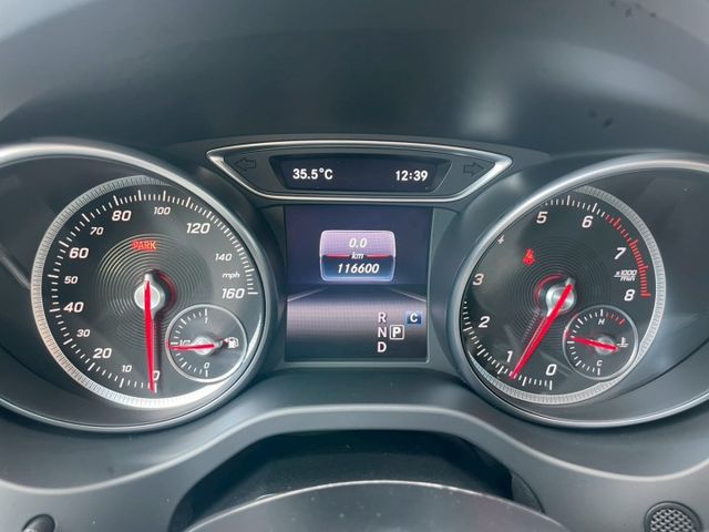 帥氣AMG外觀+夜色套件/211P動力充沛/LED頭燈/HK音響/盲點/全景天窗/換檔撥片/CARPLAY/雙前電熱椅  第8張相片