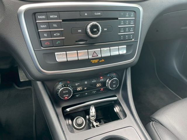 帥氣AMG外觀+夜色套件/211P動力充沛/LED頭燈/HK音響/盲點/全景天窗/換檔撥片/CARPLAY/雙前電熱椅  第11張相片