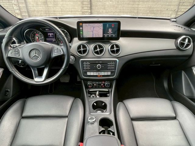 帥氣AMG外觀+夜色套件/211P動力充沛/LED頭燈/HK音響/盲點/全景天窗/換檔撥片/CARPLAY/雙前電熱椅  第12張相片