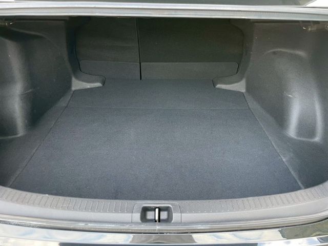 汽油豪華版/ACC主動跟車/車道偏離警示/車道維持輔助/AEB自動緊急煞車/方向盤快控/恆溫/藍芽/胎壓監控  第13張相片