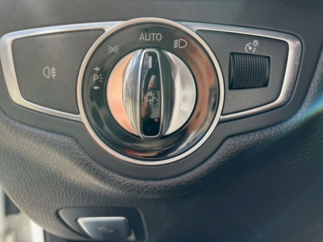 C300 4MATIC/AMG套件/IKEY摸門/全景天窗/柏林之音/換檔撥片/LED頭燈/盲點/導航/電熱椅/碰撞警示  第7張相片