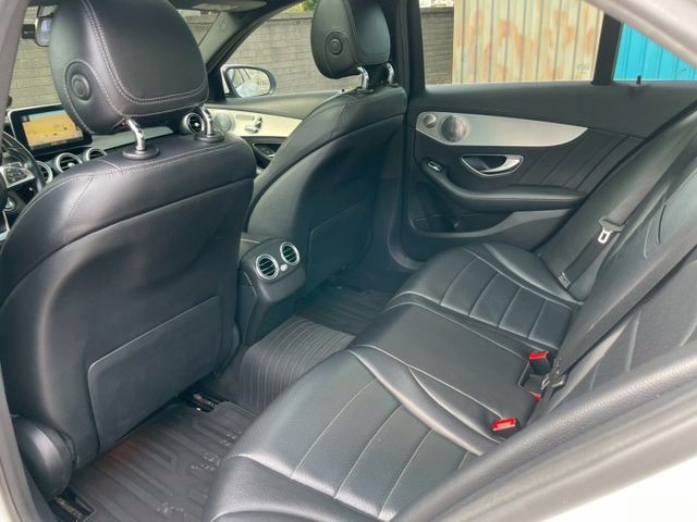 C300 4MATIC/AMG套件/IKEY摸門/全景天窗/柏林之音/換檔撥片/LED頭燈/盲點/導航/電熱椅/碰撞警示  第16張相片