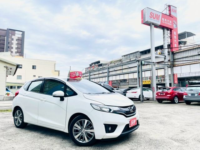 頂規S版 /定速巡航/換檔撥片/循跡防滑/斜坡起步輔助/胎壓監控/恆溫/導航/倒車顯影/電收折後視鏡  第3張相片