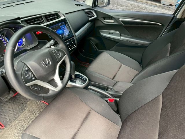 頂規S版 /定速巡航/換檔撥片/循跡防滑/斜坡起步輔助/胎壓監控/恆溫/導航/倒車顯影/電收折後視鏡  第5張相片