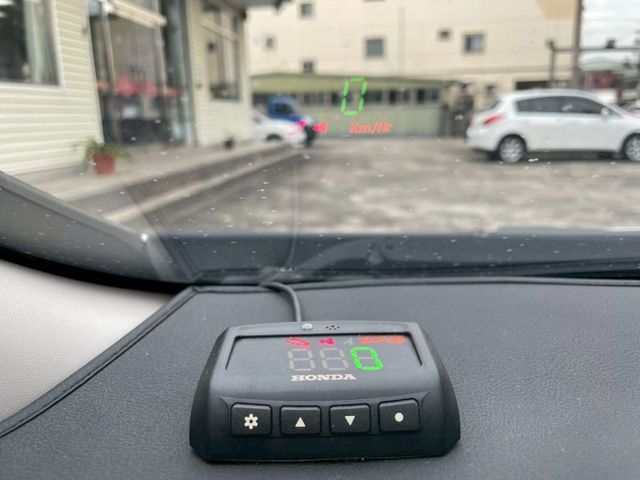 頂規S版 /定速巡航/換檔撥片/循跡防滑/斜坡起步輔助/胎壓監控/恆溫/導航/倒車顯影/電收折後視鏡  第14張相片