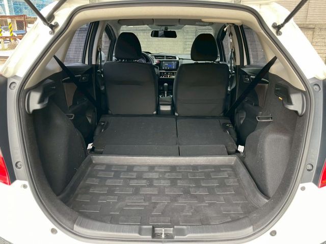 頂規S版 /定速巡航/換檔撥片/循跡防滑/斜坡起步輔助/胎壓監控/恆溫/導航/倒車顯影/電收折後視鏡  第17張相片