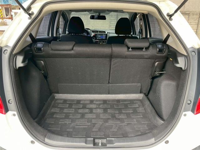 頂規S版 /定速巡航/換檔撥片/循跡防滑/斜坡起步輔助/胎壓監控/恆溫/導航/倒車顯影/電收折後視鏡  第18張相片