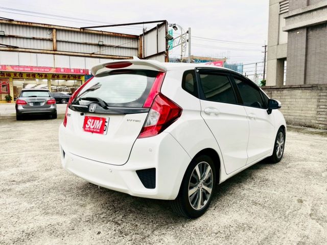 頂規S版 /定速巡航/換檔撥片/循跡防滑/斜坡起步輔助/胎壓監控/恆溫/導航/倒車顯影/電收折後視鏡  第20張相片