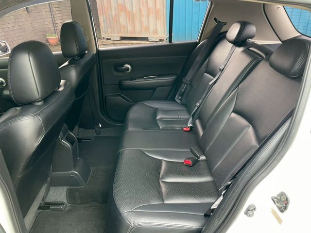 超低里程僅跑11萬優質代步車/IKEY免鑰匙/方向盤快控鍵/定速巡航/頭燈水平調整/倒車顯影/恆溫/車室內大空間  第6張相片