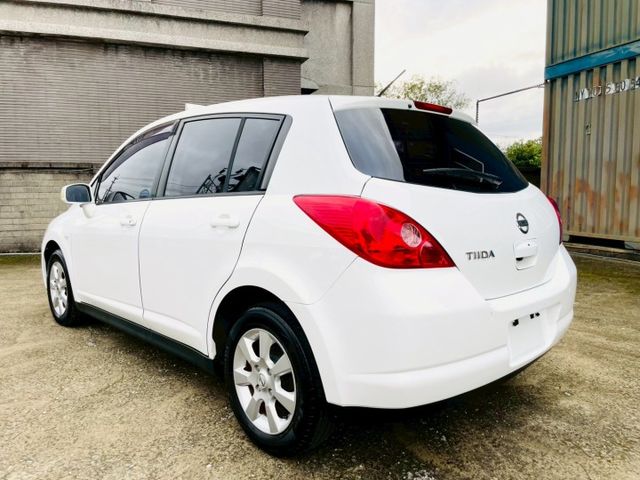 超低里程僅跑11萬優質代步車/IKEY免鑰匙/方向盤快控鍵/定速巡航/頭燈水平調整/倒車顯影/恆溫/車室內大空間  第15張相片