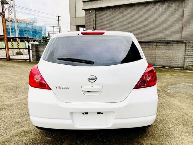 超低里程僅跑11萬優質代步車/IKEY免鑰匙/方向盤快控鍵/定速巡航/頭燈水平調整/倒車顯影/恆溫/車室內大空間  第16張相片