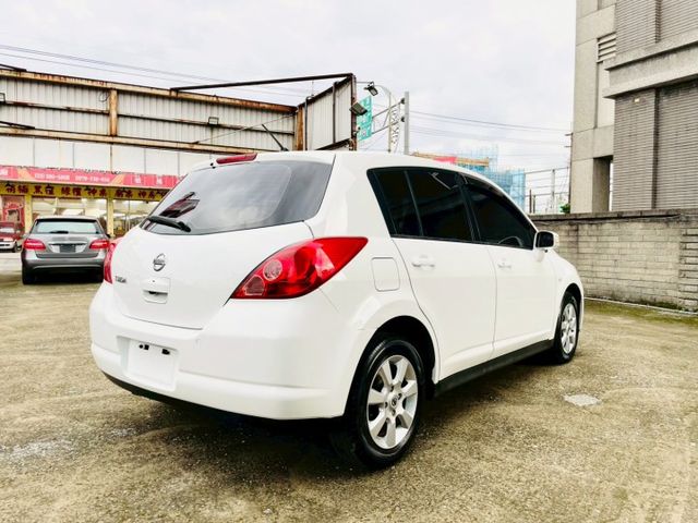 超低里程僅跑11萬優質代步車/IKEY免鑰匙/方向盤快控鍵/定速巡航/頭燈水平調整/倒車顯影/恆溫/車室內大空間  第17張相片