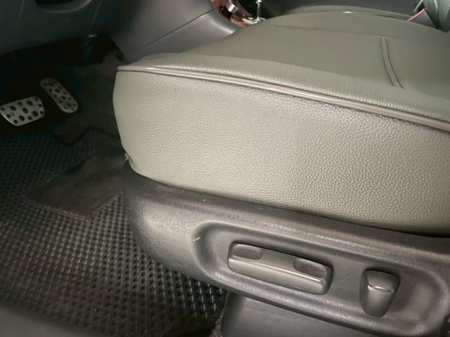 超優質神車傳三代開不壞/底盤安靜冷氣超冷/升級安卓大影音/HID頭燈/駕駛座電動椅/恆溫/天窗/抬頭顯示/自動大燈/倒顯  第5張相片