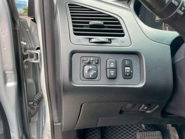 頂規旗艦型/自用商用兩不誤/定速巡航/自動頭燈/導航/藍芽/倒車顯影/數位電視/抬頭顯示/後座出風/車側踏板  第6張相片