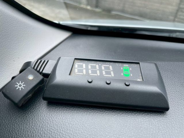 頂規旗艦型/自用商用兩不誤/定速巡航/自動頭燈/導航/藍芽/倒車顯影/數位電視/抬頭顯示/後座出風/車側踏板  第7張相片