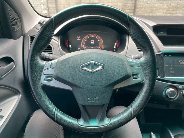 頂規旗艦型/自用商用兩不誤/定速巡航/自動頭燈/導航/藍芽/倒車顯影/數位電視/抬頭顯示/後座出風/車側踏板  第8張相片