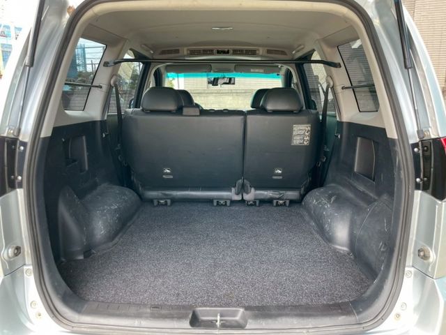 頂規旗艦型/自用商用兩不誤/定速巡航/自動頭燈/導航/藍芽/倒車顯影/數位電視/抬頭顯示/後座出風/車側踏板  第16張相片