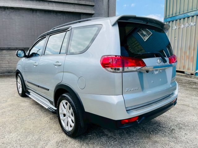 頂規旗艦型/自用商用兩不誤/定速巡航/自動頭燈/導航/藍芽/倒車顯影/數位電視/抬頭顯示/後座出風/車側踏板  第18張相片