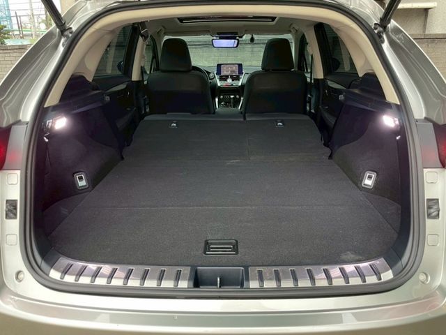 頂規豪華版/天窗/雙前座電動電熱椅/電尾門/IKEY摸門/360環景/CARPLAY/盲點/ACC跟車/8SRS  第17張相片