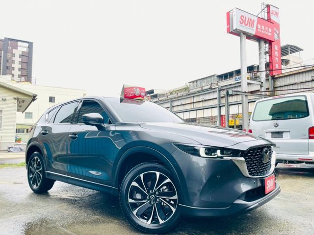 頂規Premium版/駕駛座8向電調/雙前座導流式通風椅/ALH智慧頭燈/電尾門含腳踢/HUD抬顯/無線CARPLAY  第3張相片