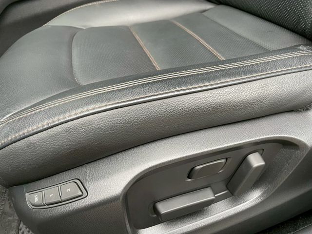 頂規Premium版/駕駛座8向電調/雙前座導流式通風椅/ALH智慧頭燈/電尾門含腳踢/HUD抬顯/無線CARPLAY  第6張相片