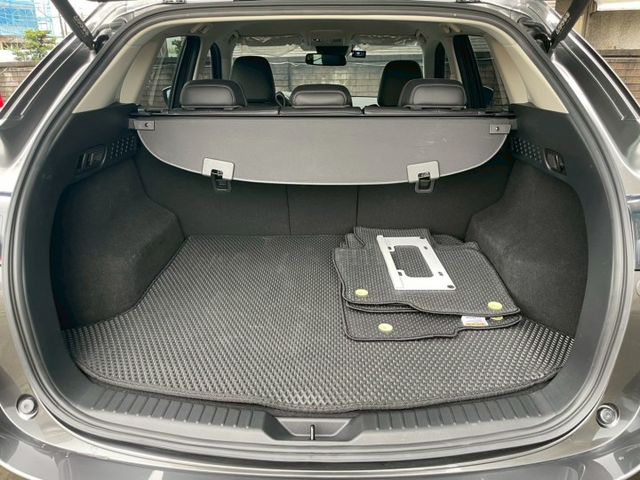 頂規Premium版/駕駛座8向電調/雙前座導流式通風椅/ALH智慧頭燈/電尾門含腳踢/HUD抬顯/無線CARPLAY  第16張相片