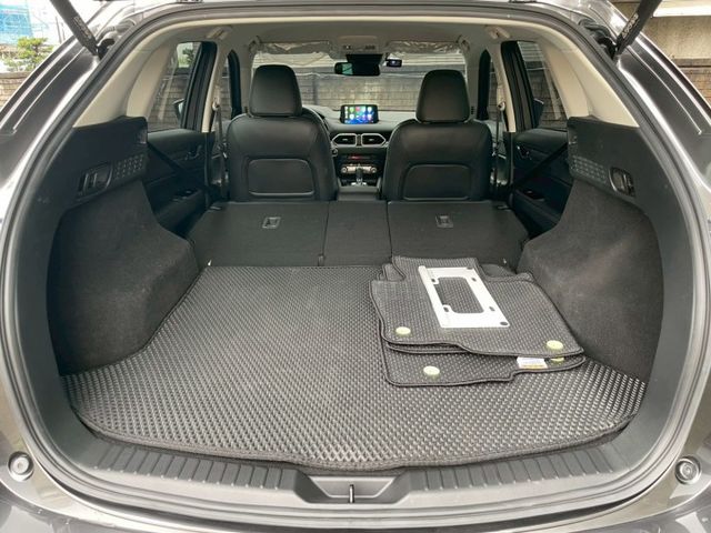 頂規Premium版/駕駛座8向電調/雙前座導流式通風椅/ALH智慧頭燈/電尾門含腳踢/HUD抬顯/無線CARPLAY  第17張相片